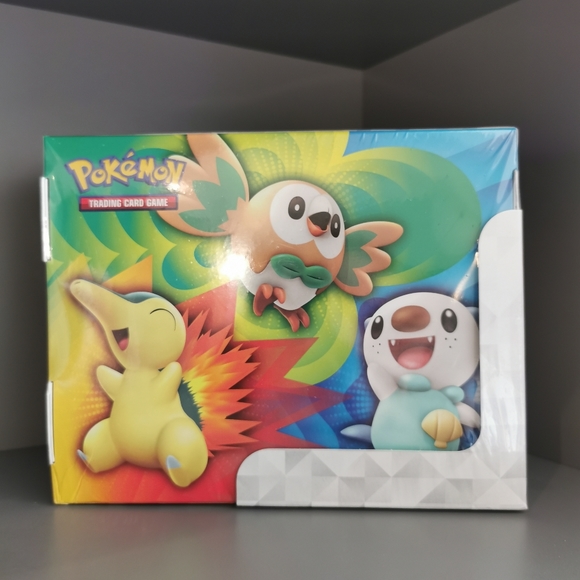 Pokemon 2022 Spring Collection Collector Chest - Picture 2 of 3